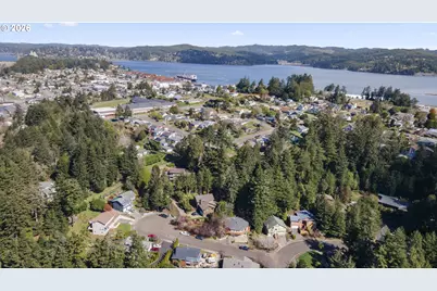 2453 Stephanie Ln, North Bend, OR 97459 - Photo 3