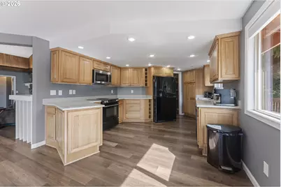 2453 Stephanie Ln, North Bend, OR 97459 - Photo 11