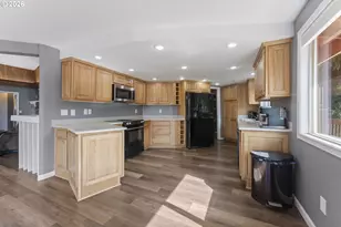 2453 Stephanie Ln, North Bend, OR 97459 - Photo 11