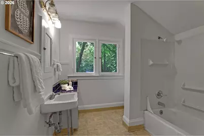 2160 SW Kings Ct, Portland, OR 97205 - Photo 23