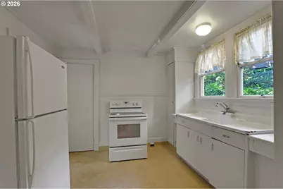 2160 SW Kings Ct, Portland, OR 97205 - Photo 9