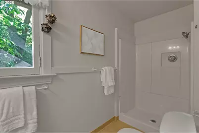2160 SW Kings Ct, Portland, OR 97205 - Photo 13