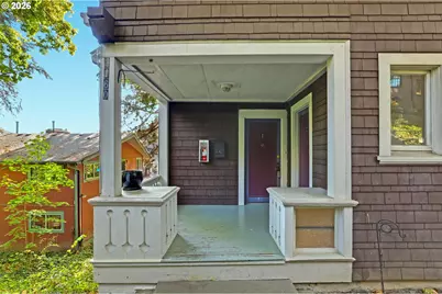 2160 SW Kings Ct, Portland, OR 97205 - Photo 3
