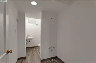 2160 SW Kings Ct, Portland, OR 97205 - Photo 33