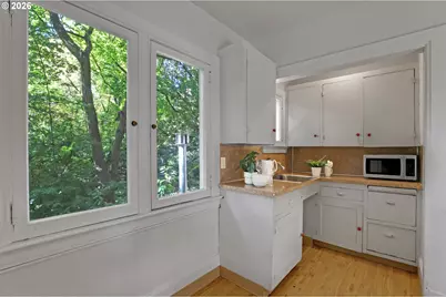 2160 SW Kings Ct, Portland, OR 97205 - Photo 19