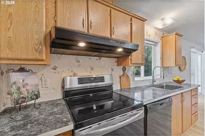 3231 NE Holland Ct, Portland, OR 97211 - Photo 13
