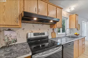 3231 NE Holland Ct, Portland, OR 97211 - Photo 13