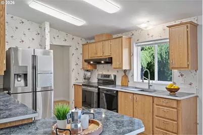 3231 NE Holland Ct, Portland, OR 97211 - Photo 9