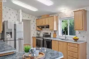 3231 NE Holland Ct, Portland, OR 97211 - Photo 9