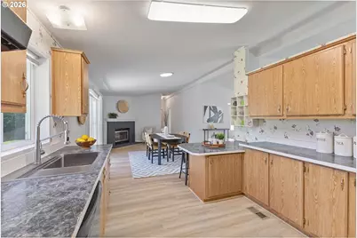 3231 NE Holland Ct, Portland, OR 97211 - Photo 11
