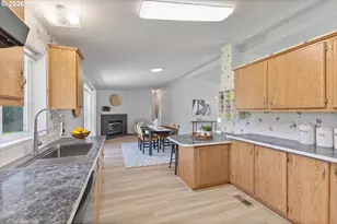 3231 NE Holland Ct, Portland, OR 97211 - Photo 11