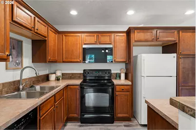 38796 Cascadia Village Dr, Sandy, OR 97055 - Photo 9