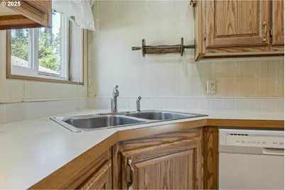 1770 Shorepines Dr, Coos Bay, OR 97420 - Photo 13