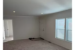 1025 S 6th St, Harrisburg, OR 97446 - Photo 5