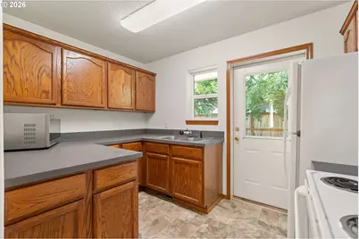 4701 NE Killingsworth St, Portland, OR 97218 - Photo 11