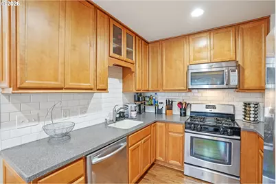 11085 SW Polsky Rd, Beaverton, OR 97005 - Photo 7