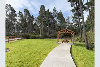 1451 37th St, Florence, OR 97439 - Photo 3