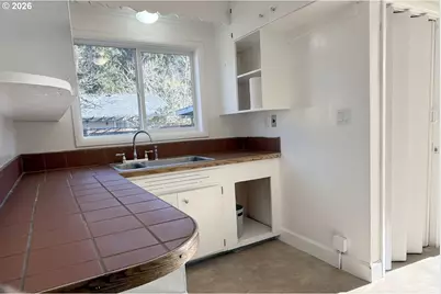 4733 E Amazon Dr, Eugene, OR 97405 - Photo 9