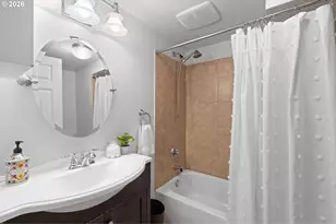 6362 N Commercial Ave, Portland, OR 97217 - Photo 29