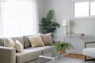 6362 N Commercial Ave, Portland, OR 97217 - Photo 9