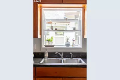6362 N Commercial Ave, Portland, OR 97217 - Photo 13