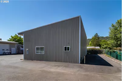 3782 Hooker Rd, Roseburg, OR 97470 - Photo 15