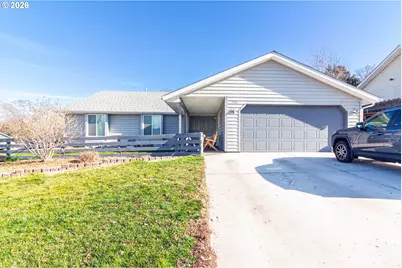 305 SE 9th Dr, Hermiston, OR 97838 - Photo 1