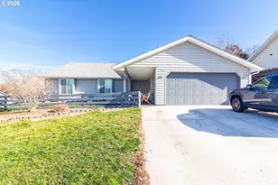 305 SE 9th Dr, Hermiston, OR 97838 - Photo 1
