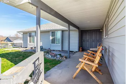 305 SE 9th Dr, Hermiston, OR 97838 - Photo 3