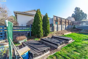 305 SE 9th Dr, Hermiston, OR 97838 - Photo 3