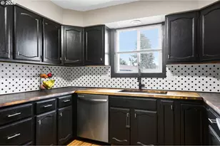 805 SW Mt Adams Ave, Boardman, OR 97818 - Photo 9