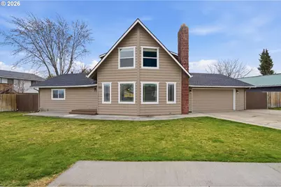 805 SW Mt Adams Ave, Boardman, OR 97818 - Photo 1