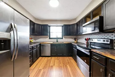 805 SW Mt Adams Ave, Boardman, OR 97818 - Photo 7