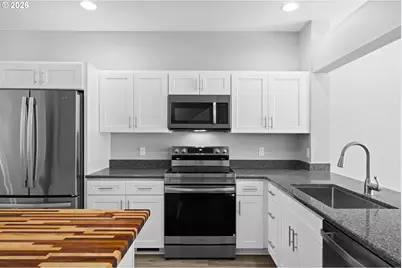 676 SW Dillan Dr, Beaverton, OR 97006 - Photo 9