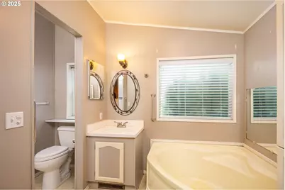 1199 N Terry St #404, Eugene, OR 97402 - Photo 13