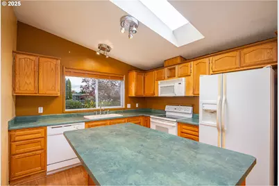 1199 N Terry St #404, Eugene, OR 97402 - Photo 7