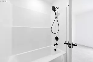 11719 SE Ash St, Portland, OR 97216 - Photo 37