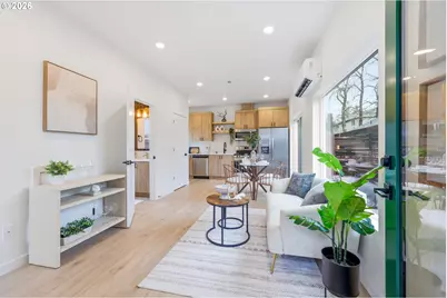 11719 SE Ash St, Portland, OR 97216 - Photo 9