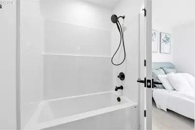 11719 SE Ash St, Portland, OR 97216 - Photo 21