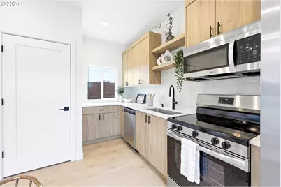 11719 SE Ash St, Portland, OR 97216 - Photo 15