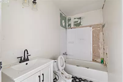 4440 NE 78th Ave, Portland, OR 97218 - Photo 7