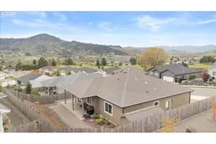 816 Pebble Creek St, Sutherlin, OR 97479 - Photo 25