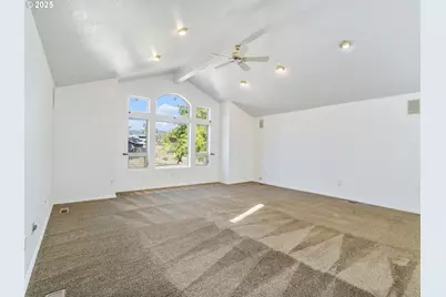 1826 E Carol Ann Dr, Newberg, OR 97132 - Photo 21