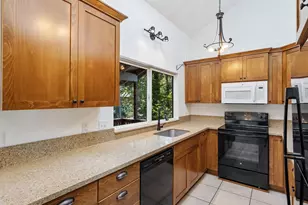 1826 E Carol Ann Dr, Newberg, OR 97132 - Photo 17