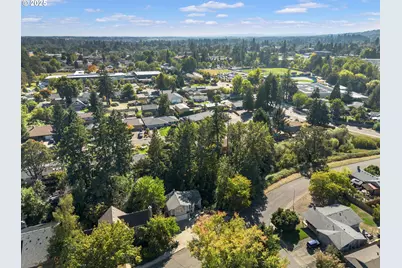 1826 E Carol Ann Dr, Newberg, OR 97132 - Photo 47