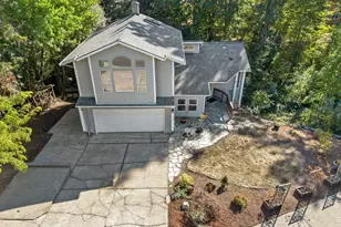 1826 E Carol Ann Dr, Newberg, OR 97132 - Photo 3