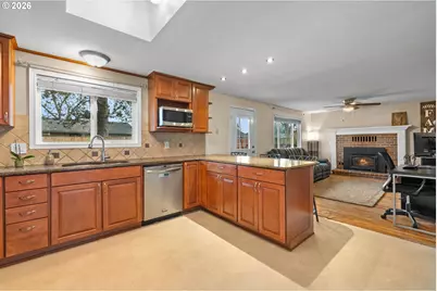 292 NE Palomar Ct, Hillsboro, OR 97124 - Photo 13