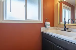 586 45th Pl NE, Salem, OR 97301 - Photo 29