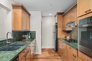 277 N Hayden Bay Dr, Portland, OR 97217 - Photo 9