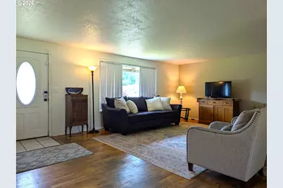 76501 Portal Dr, Oakridge, OR 97463 - Photo 5